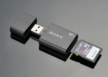 Đầu đọc thẻ có hình dáng giống với cái USB