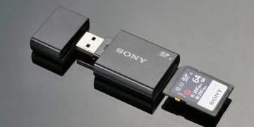 Đầu đọc thẻ có hình dáng giống với cái USB