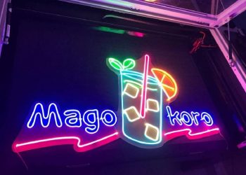 Đèn sáng Neon được phát minh năm 1898