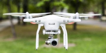 Flycam mini bắt trọn mọi khoảnh khắc từ trên cao 