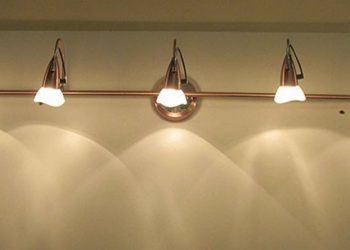 Tổng hợp các giá đèn rọi tranh hiện nay