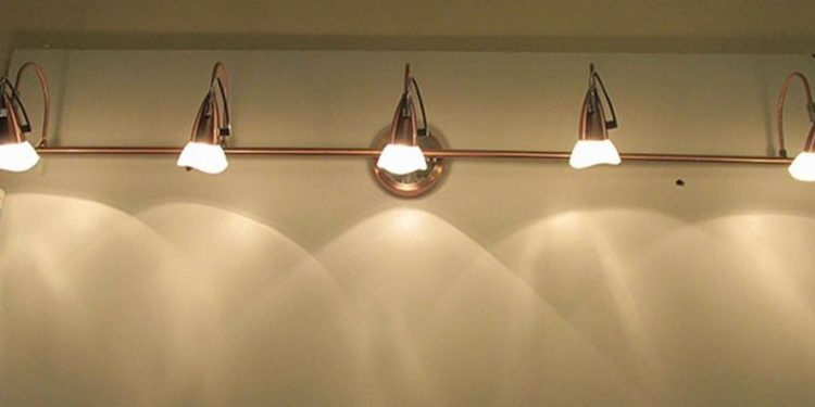 Tổng hợp các giá đèn rọi tranh hiện nay